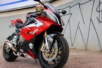 Siêu môtô BMW S1000RR giá 758 triệu “độ khủng” tại Sài Gòn