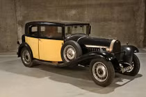 Dàn siêu xe Bugatti cổ giá triệu đô bỏ xó trong nhà kho