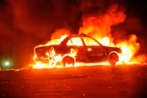 Xe ôtô điện hay xe chạy xăng dễ "phát hoả" hơn?