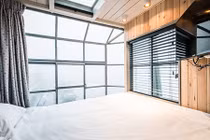 Kinh ngạc: Cần trục cũ nát mà biến được thành căn hộ sang trọng