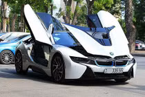 Siêu xe BMW i8 "đại hạ giá" chỉ hơn 3 tỷ tại Việt Nam