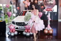 Á hậu Lý Kim Thảo "xách" hơn 1,9 tỷ đi mua Mercedes-Benz C300 AMG 