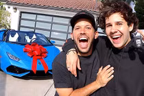 YouTuber tặng siêu xe Lamborghini Huracan 6,7 tỷ đồng cho bạn