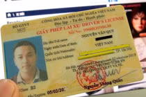 Bằng lái xe hết hạn được gia hạn một tháng vì giãn cách xã hội