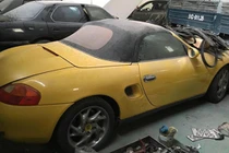 Siêu xe Porsche Boxster 986 tiền tỷ "bỏ xó" ở Sài Gòn