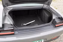 Phát hiện tội phạm truy nã trong cốp xe nhờ... bán đấu giá