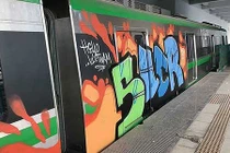 Hình vẽ trên tàu Cát Linh – Hà Đông đã được xóa