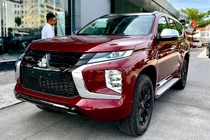 Mitsubishi Pajero Sport giảm "sập sàn" tới gần 300 triệu tại đại lý