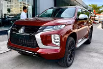 Mitsubishi Pajero Sport giảm "sập sàn" tới gần 300 triệu tại đại lý
