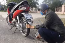 Nạn rải đinh tái diễn nguy hiểm trên quốc lộ 51