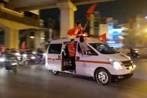 Hàng loạt xế độc "xuống đường" cổ vũ U23 Việt Nam