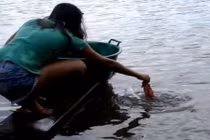 Màn câu cá ăn thịt người “siêu độc” của thiếu nữ Brazil