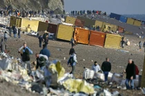 Những thứ bí ẩn dạt lên bờ biển, choáng váng khi soi thật kỹ