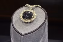 Kỳ bí lời nguyền viên kim cương ai chạm vào cũng chết bí ẩn