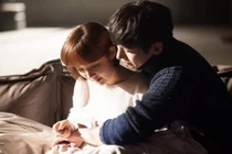 Chia tay nữ đồng nghiệp, chồng nghẹn ngào, nước mắt rơi lã chã