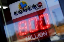 Trúng số 10.000 USD, mua tiếp và kết không thể sốc hơn