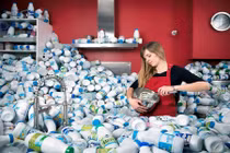 Chuyện lạ hôm nay: 4 năm không vứt rác và thông điệp ảnh cần ngẫm nghĩ