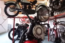 Người đàn ông dùng cả đời sưu tầm xe máy cổ