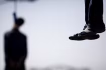 Treo cổ 20 phút bỗng hồi sinh, nhân viên pháp y kinh hãi tột độ