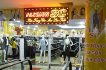 Dùng nam châm phá chíp ăn cắp sữa, rượu ngoại trong siêu thị