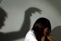 Điều dưỡng tiêm thuốc mê cưỡng hiếp nữ sinh thực tập