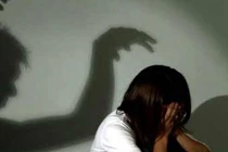 Điều dưỡng tiêm thuốc mê cưỡng hiếp nữ sinh thực tập