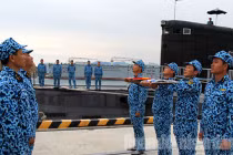 Tất bật chuẩn bị lễ thượng cờ quốc gia trên 2 tàu ngầm Kilo