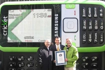 Điểm tin: Điện thoại lớn và nặng nhất thế giới