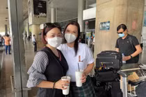 Sau hơn 1 năm Chí Tài qua đời, ca sĩ Phương Loan về Việt Nam