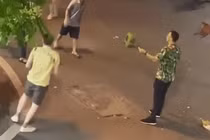 Người tấn công khách ngoại quốc ở phố cổ Hà Nội khai gì?