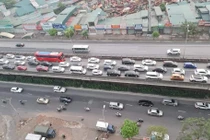 Hà Nội: Sáng sớm vành đai 3 ùn ứ, người dân sốt ruột về quê nghỉ lễ