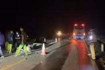 Va chạm với xe khách trong đêm trên quốc lộ 6, 3 người tử vong