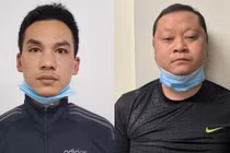 Những gã đàn ông dáng vẻ bất thường, lang thang trên phố