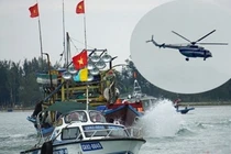 Máy bay, ca nô quần thảo bờ biển Cửa Đại tìm nạn nhân mất tích