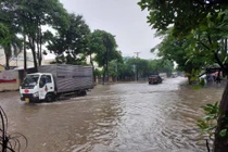 Hà Nội: Cụm công nghiệp Từ Liêm ngập trong biển nước