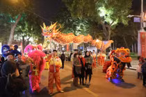 Phố đi bộ Trần Nhân Tông nhộn nhịp trong tối khai trương