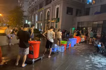 Hà Nội: Trắng đêm xách nước tắm gội ở chung cư “hạng sang“ Hateco