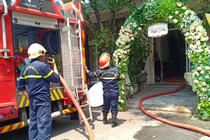 Nhà bốc cháy ngùn ngụt khi vợ chồng trẻ vừa tổ chức lễ cưới
