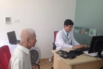 Hà Nội nắng nóng, người già nhập viện tăng đột biến