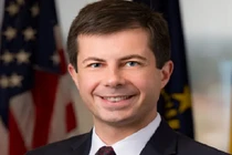 Chân dung người được ông Biden đề cử làm Bộ trưởng Giao thông Mỹ