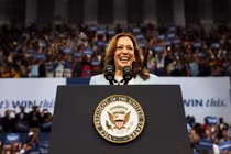 Bà Harris giành đủ phiếu cần thiết để trở thành ứng viên tổng thống