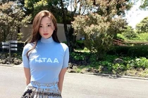 Khó rời mắt mỹ nhân Hàn Quốc diện váy ngắn đến sân golf