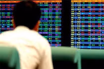 Chứng khoán ngày 1/11: Tiếp đà tăng điểm kỷ lục, rung lắc ở vùng giá cao