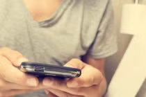 5 thói quen trong nhà vệ sinh hại sức khỏe, nhiều người mắc phải