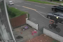 Khoảnh khắc kinh hoàng người cha bị bắn tử vong trước mặt con