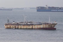 Hải cảnh Indonesia chặn tàu Trung Quốc, phát hiện thi thể người đông cứng