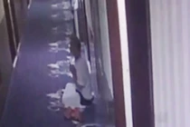 Con ôn thi đại học, bố ngủ hành lang sợ tiếng ngáy gây ồn