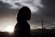 Cháu gái 13 tuổi bị chú cưỡng hiếp đến mang thai