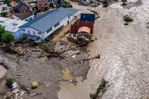Toàn cảnh lũ quét tàn phá Châu Âu, hàng chục người thiệt mạng