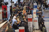 Việt Nam cần làm gì để đối phó với biến thể Omicron?